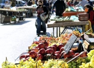 Σε απεργιακές κινητοποιήσεις διαρκείας οι λαϊκές αγορές