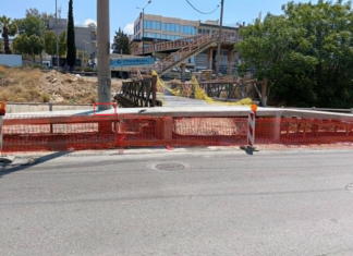 Αλλάζει η πρόσβαση στη νέα πεζογέφυρα του Κηφισού – Σε εξέλιξη οι εργασίες σύνδεσης – Κολώνα του ΔΕΔΔΗΕ συστατικό μέρος της ράμπας!