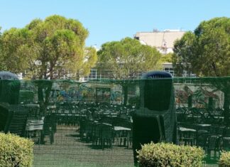 Κλείνουν τον δημόσιο χώρο με δημοτικό χρήμα και ανοίγουν το ταμείο