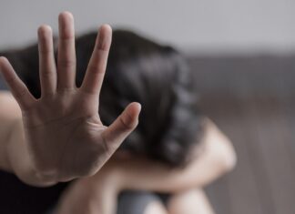 ΣΥΡΙΖΑ ΝΦΝΧ: Αιχμές κατά του Χάρη Τομπούλογλου για τα έμφυλα και ρατσιστικά σχόλια κατά συμπολίτισσας