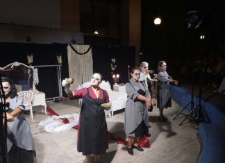 «Οι Δούλες» του Ζαν Ζενέ από τους Ονειρωδούς: Μια ξεχωριστή θεατρική εμπειρία στη Νέα Φιλαδέλφεια