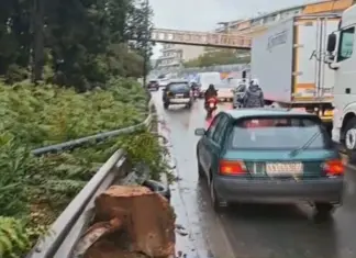 Σοβαρό τροχαίο στον Κηφισό εν μέσω βροχής: Βαν προσέκρουσε σε κολώνα – Απέραντο «μποτιλιάρισμα» στην άνοδο